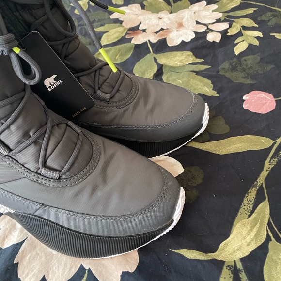 NEW Sorel Out N About III Puffy Lace Boot - Picture 9 of 12